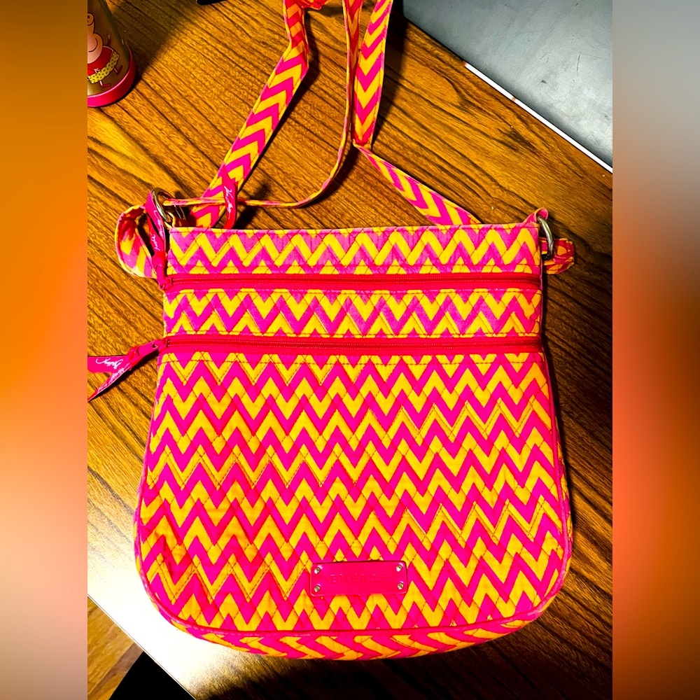 VERA BRADLEY Crossbody Hipster Bag Zig Zag Pink Orange Chevron